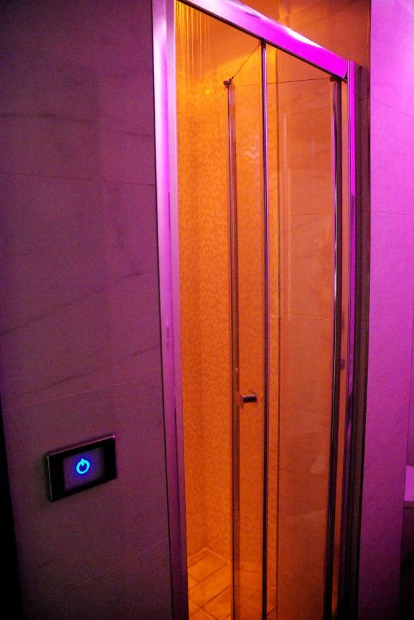 New Emotion Room Trieste Exteriör bild